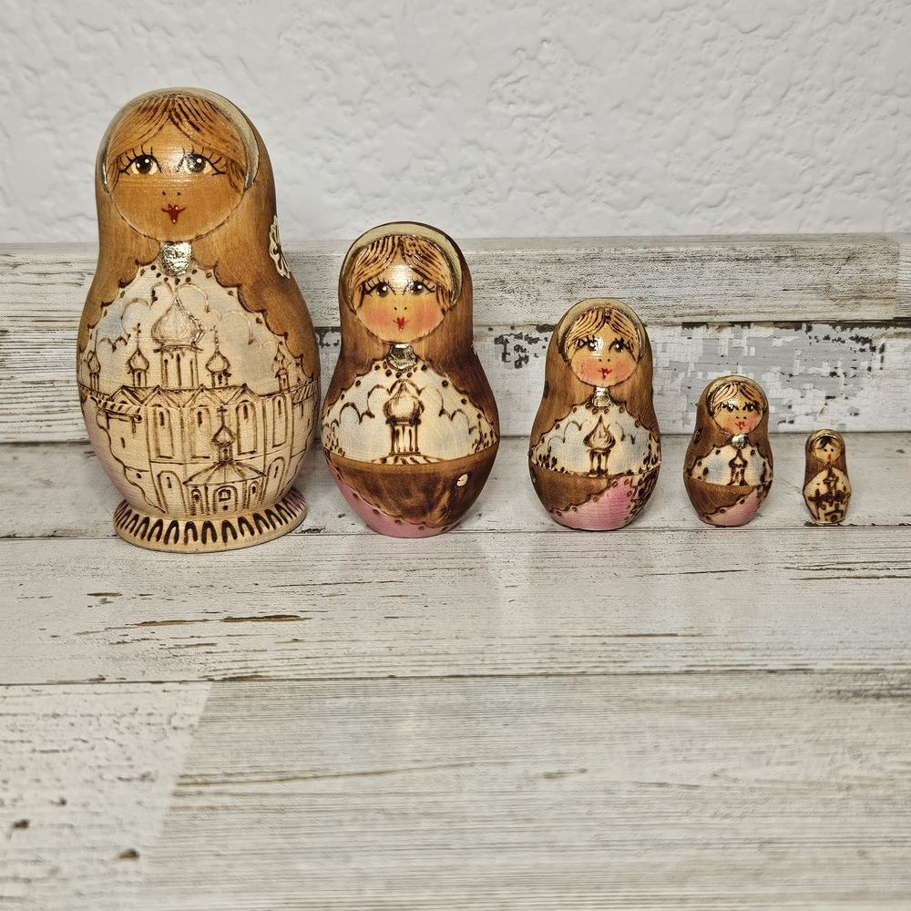 Wooden Nesting Dolls Set